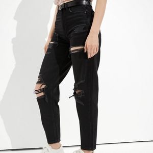 American Eagle Ripped Relaxed Mom Jean X-Short
